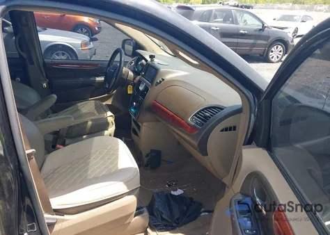 2014 Chrysler Town & Country Touring from USA, damaged, VIN 2C4RC1BG4ER217711